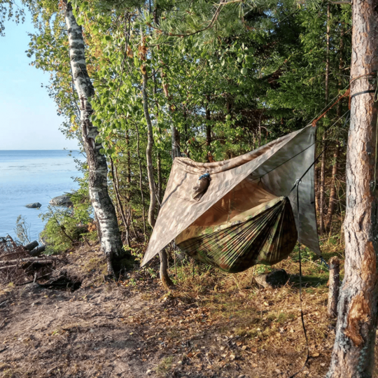 Rede de Camping com Mosquiteiro e Acessórios Inclusos Nylon de Paraquedas 210T- Correias, Mosquetões e Estacas